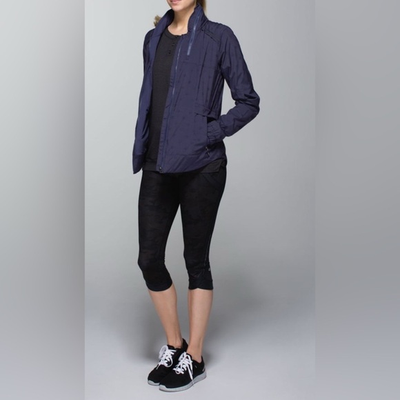 🍋Lululemon Spring Forward Jacket- Stripe Dot Cadet Blue/ Size 2 - Picture 6 of 11